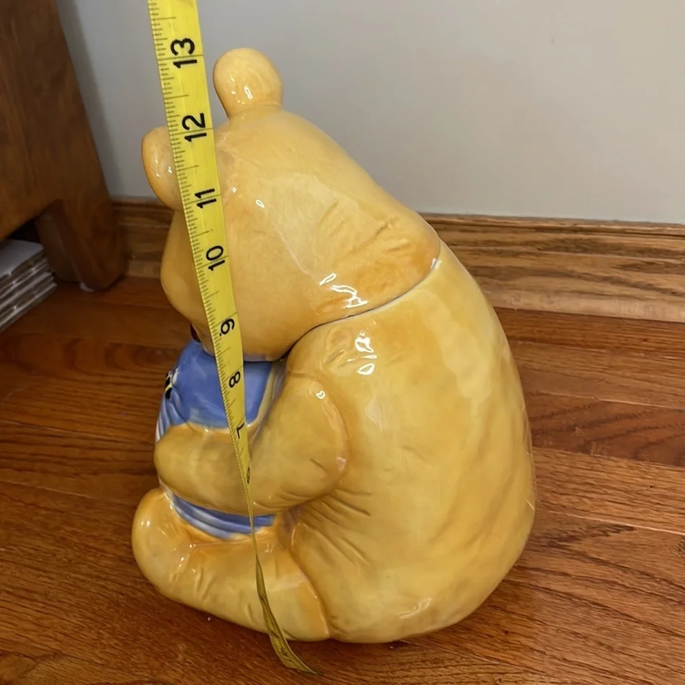 WINNIE‎ THE POOH Ceramic Cookie Jar. Vintage